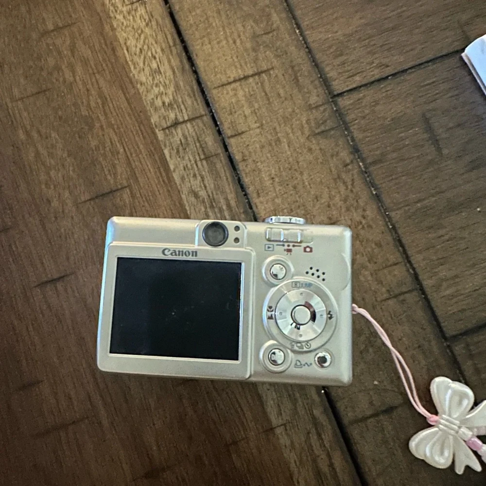 Canon PowerShot SD400 Digital Camera - Silver